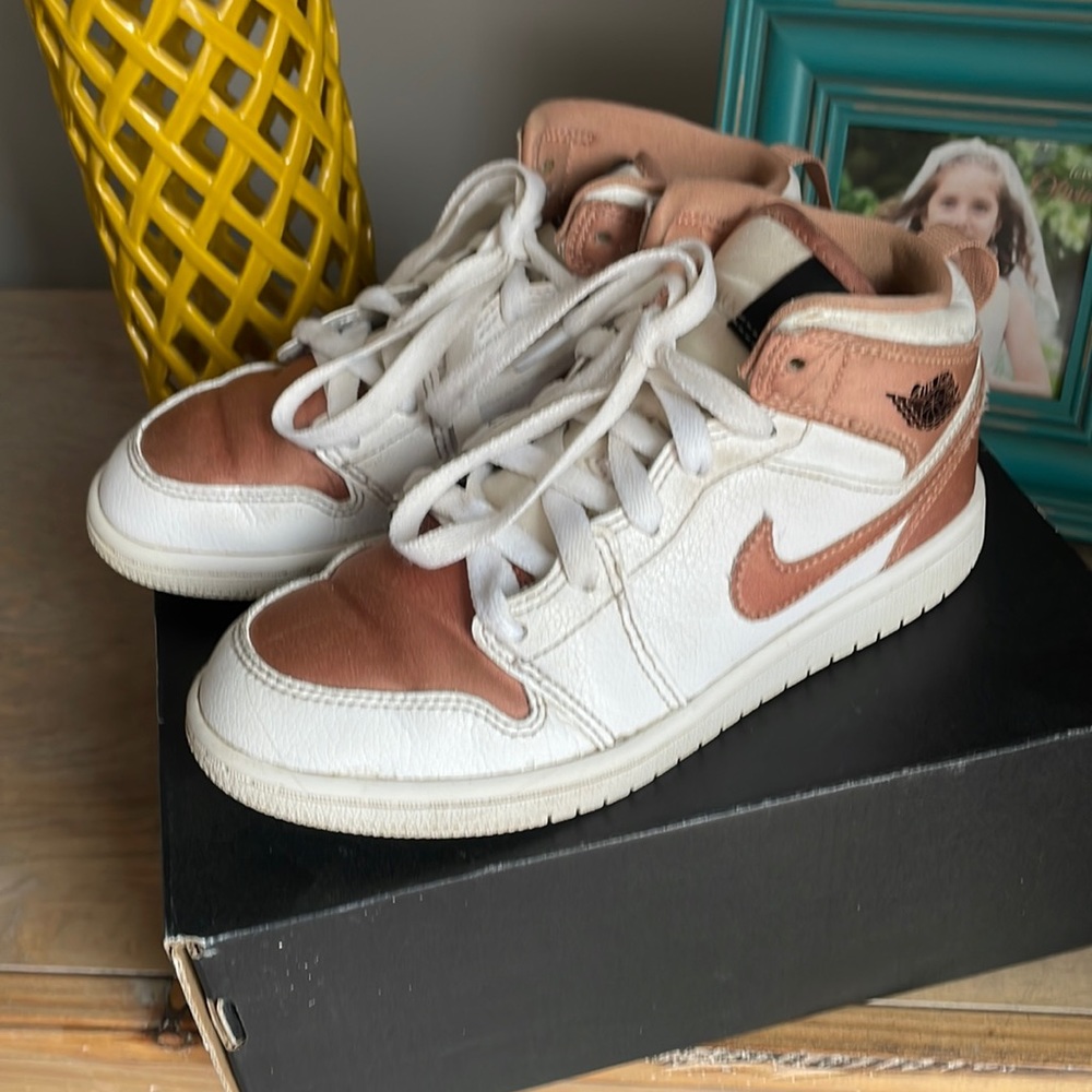 Jordan 1 mid